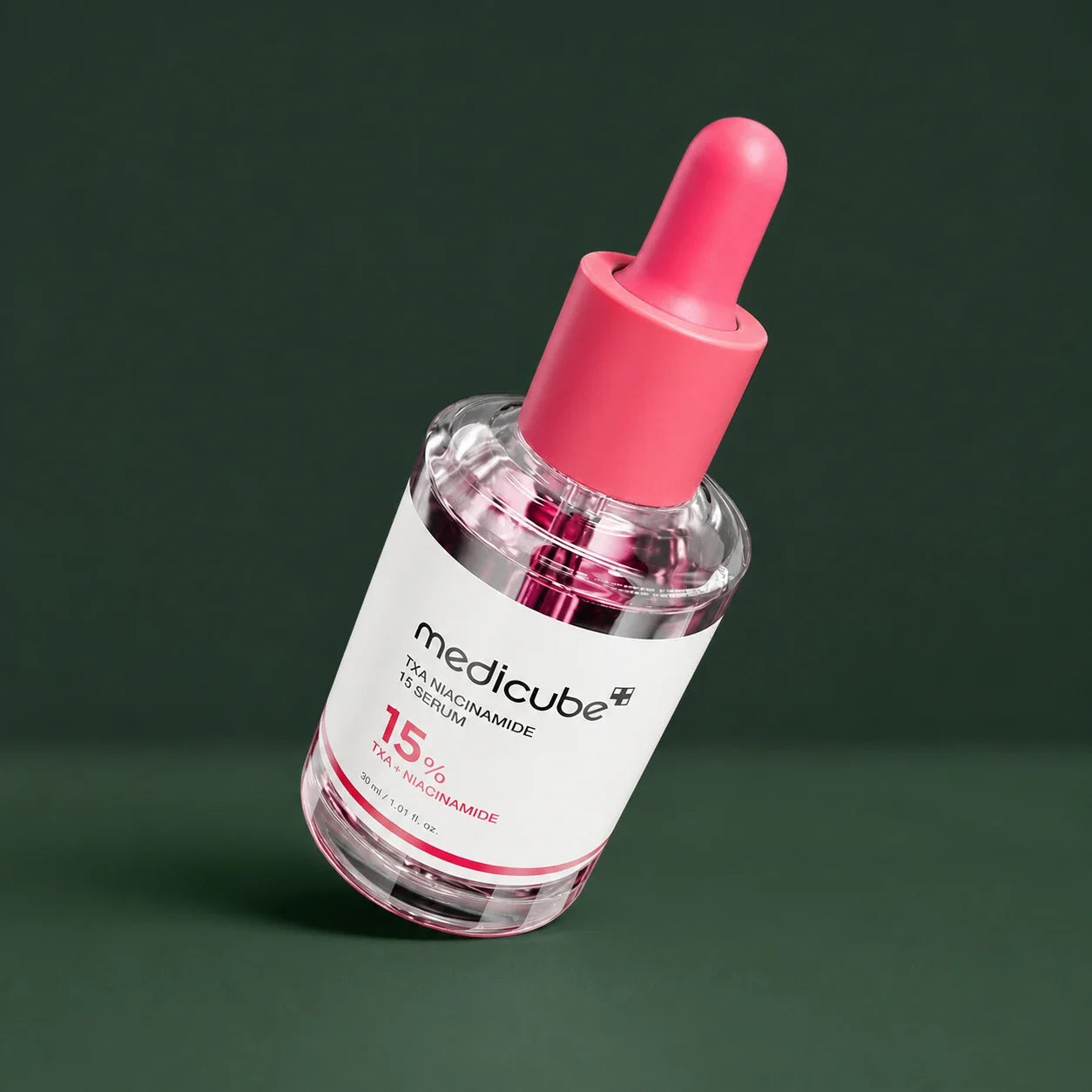 Flacon incliné du sérum Medicube TXA Niacinamide 15 %