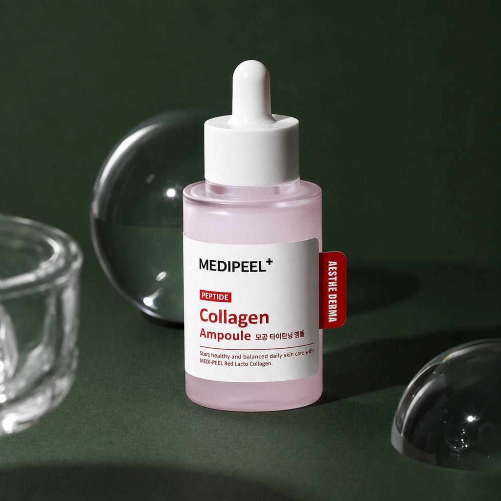 Ampoule Fermeté Red Lacto Collagen MEDIPEEL – vue 2 sur fond vert profond.