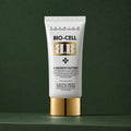 BB Crème Hydratante Éclat & Couvrance Naturelle MEDIPEEL – vue principale sur fond vert profond.