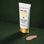 BB Crème Hydratante Éclat & Couvrance Naturelle MEDIPEEL – vue 3 sur fond vert profond.