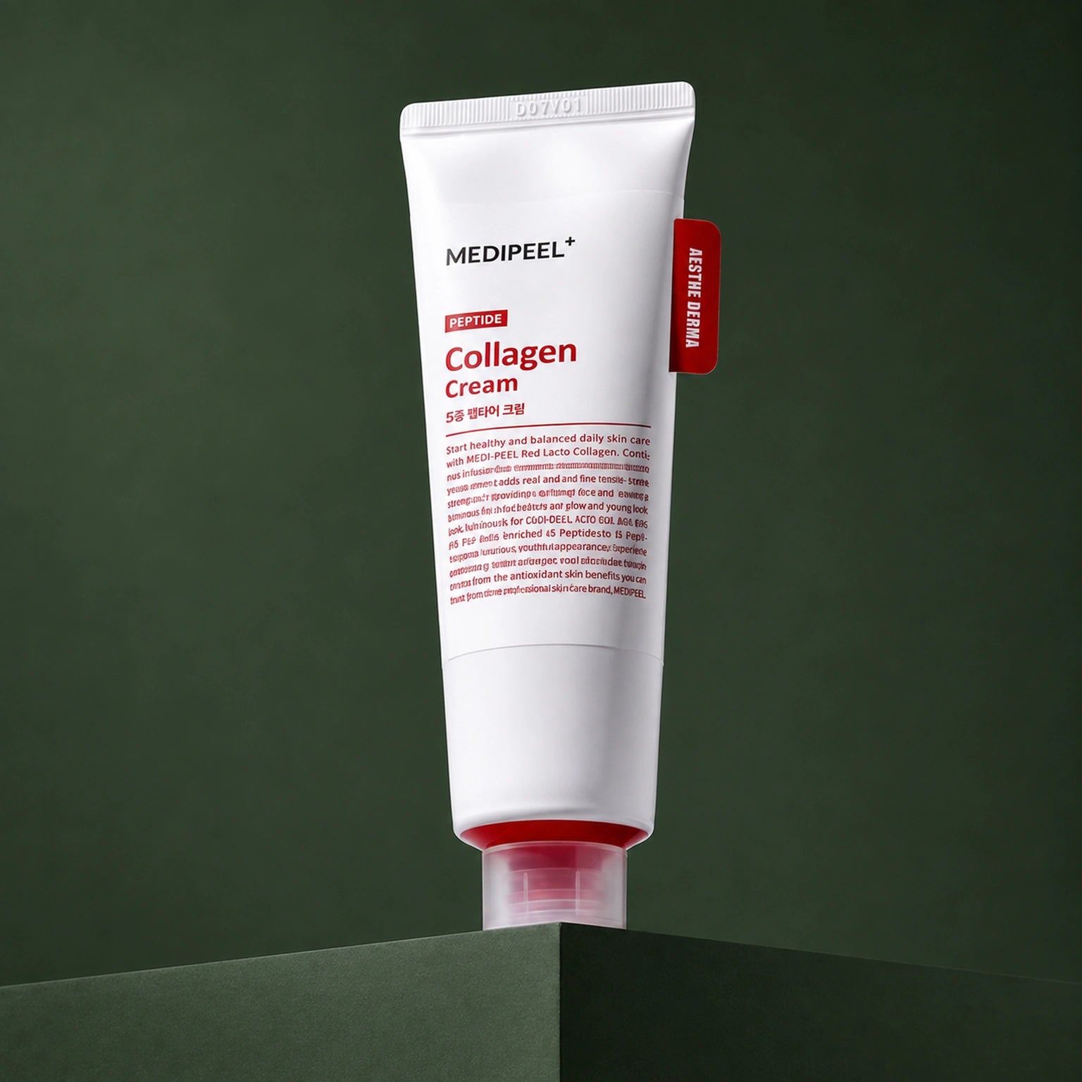 Crème Barrière Red Lacto Collagen MEDIPEEL – vue principale sur fond vert profond.