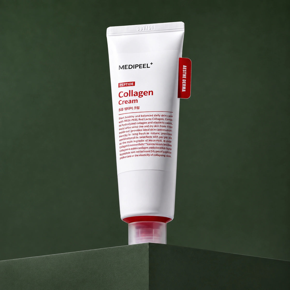 Crème Barrière Red Lacto Collagen MEDIPEEL – vue 2 sur fond vert profond.