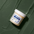 Crème Exfoliante Hydratante pour les Pieds à l’EGF MEDIPEEL – vue 2 sur fond vert profond.