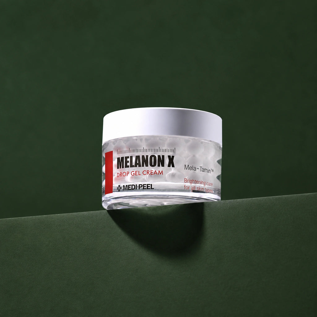 Crème-Gel Éclat Melanon X Drop MEDIPEEL – vue principale sur fond vert profond.