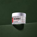 Crème-Gel Éclat Melanon X Drop MEDIPEEL – vue principale sur fond vert profond.