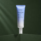 Crème Solaire Hydratante Hyaluronic Acid Mooltox Air Fit SPF50+ PA++++ MEDIPEEL – vue 2 sur fond vert profond.