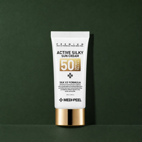 Crème Solaire Visage Soyeuse SPF50+ PA+++ MEDIPEEL – vue principale sur fond vert profond.