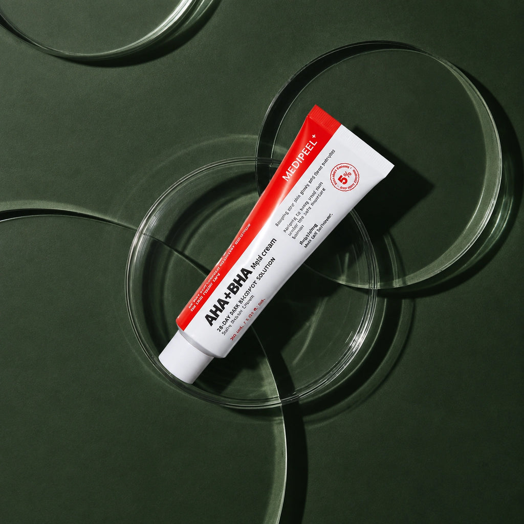 Crème Visage Exfoliante AHA BHA 28 Jours MEDIPEEL – vue principale sur fond vert profond.