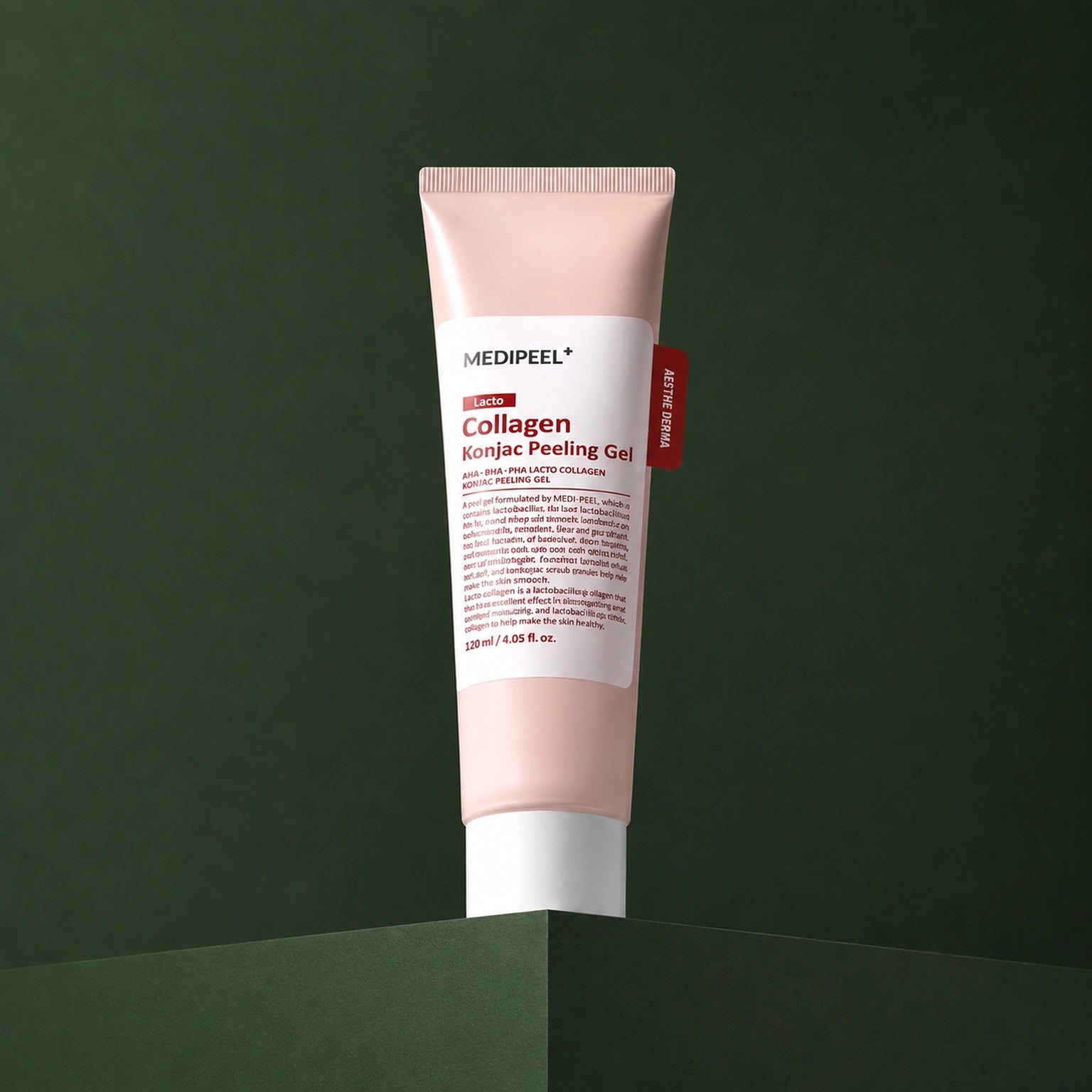 Gel Exfoliant Konjac Red Lacto Collagen MEDIPEEL – vue principale sur fond vert profond.