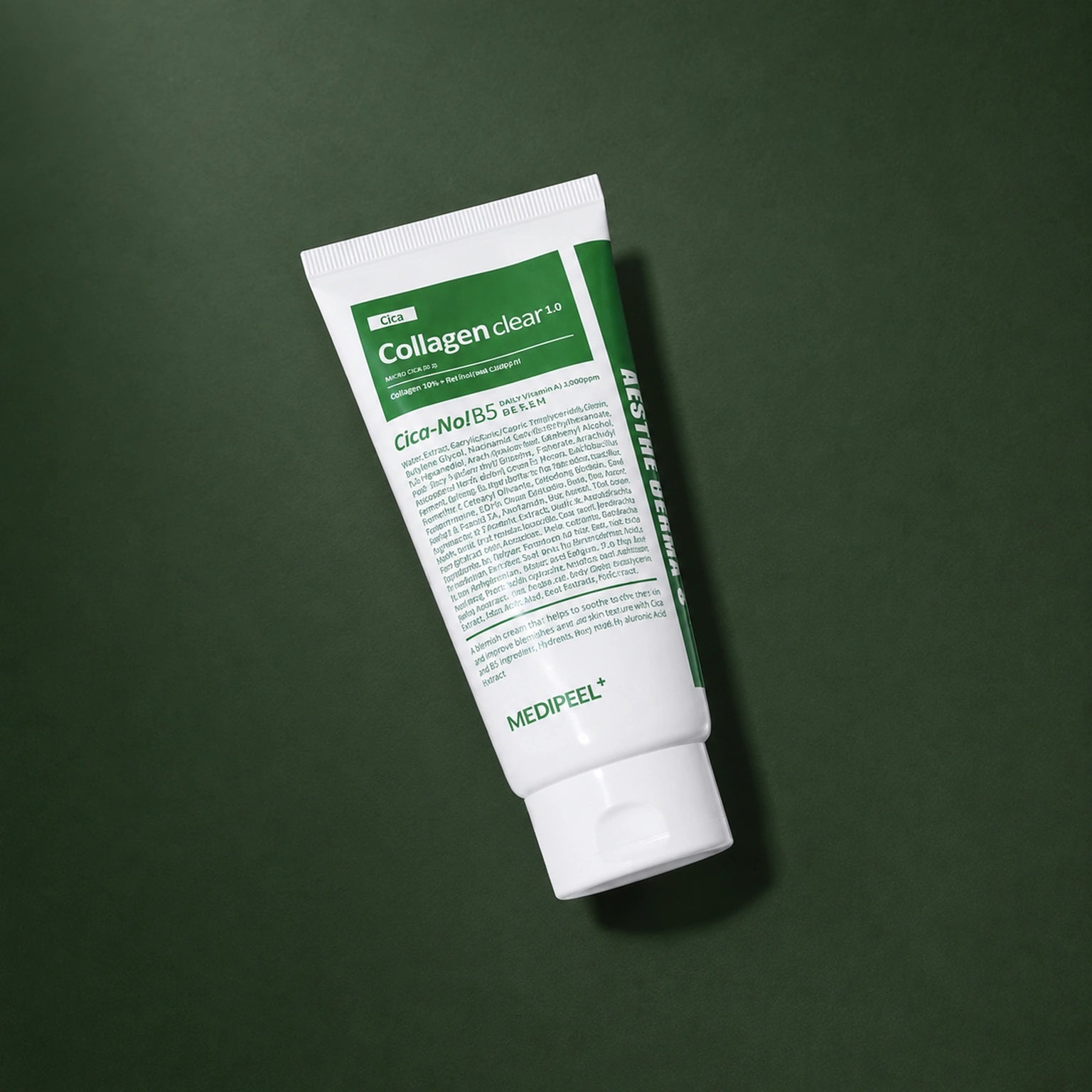 Gel Nettoyant Apaisant Green Cica Collagen Clear 2.0 MEDIPEEL – vue principale sur fond vert profond.