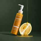 Gel Nettoyant Oxygénant aux Vitamines et au Citron MEDIPEEL – vue 2 sur fond vert profond.