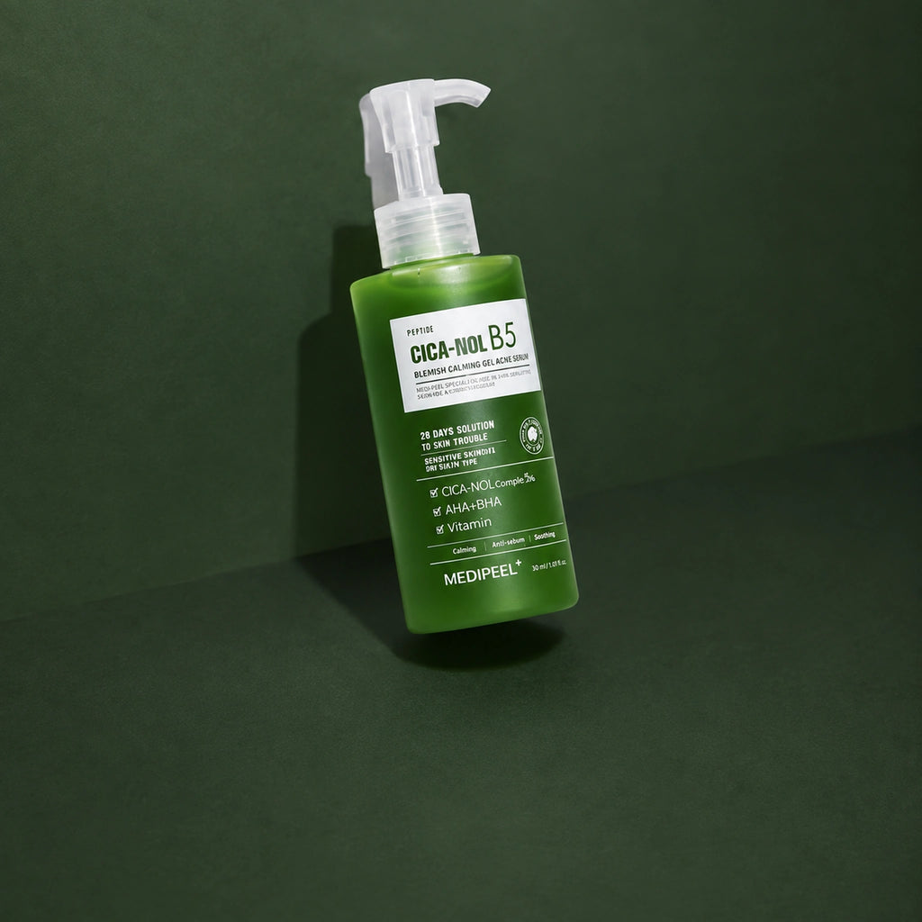 Gel Nettoyant Oxygénant PHYTO CICA-NOL B5 MEDIPEEL – vue 4 sur fond vert profond.