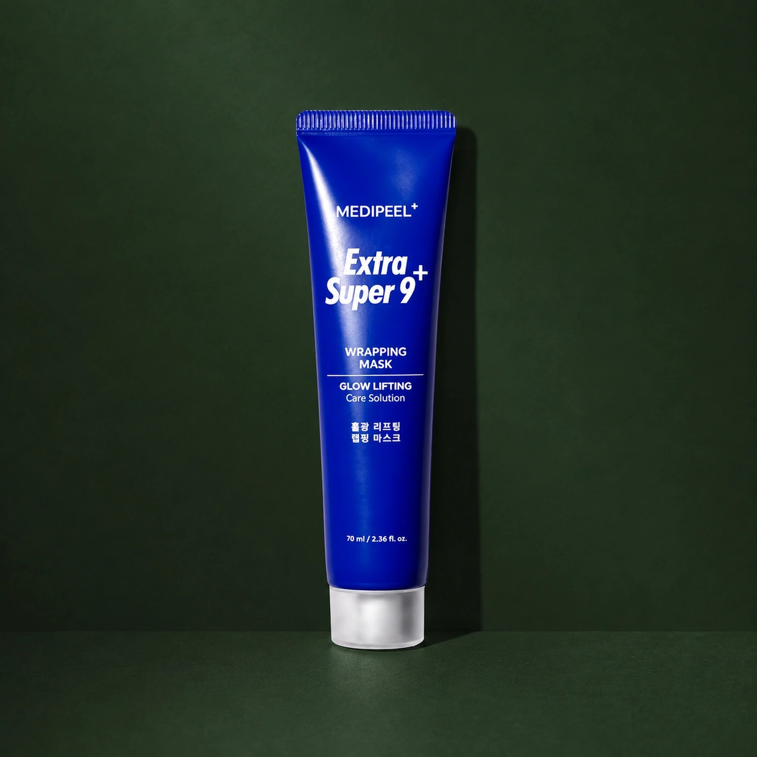 Masque Peel-Off Éclat & Fermeté Extra Super 9+ MEDIPEEL – vue principale sur fond vert profond.