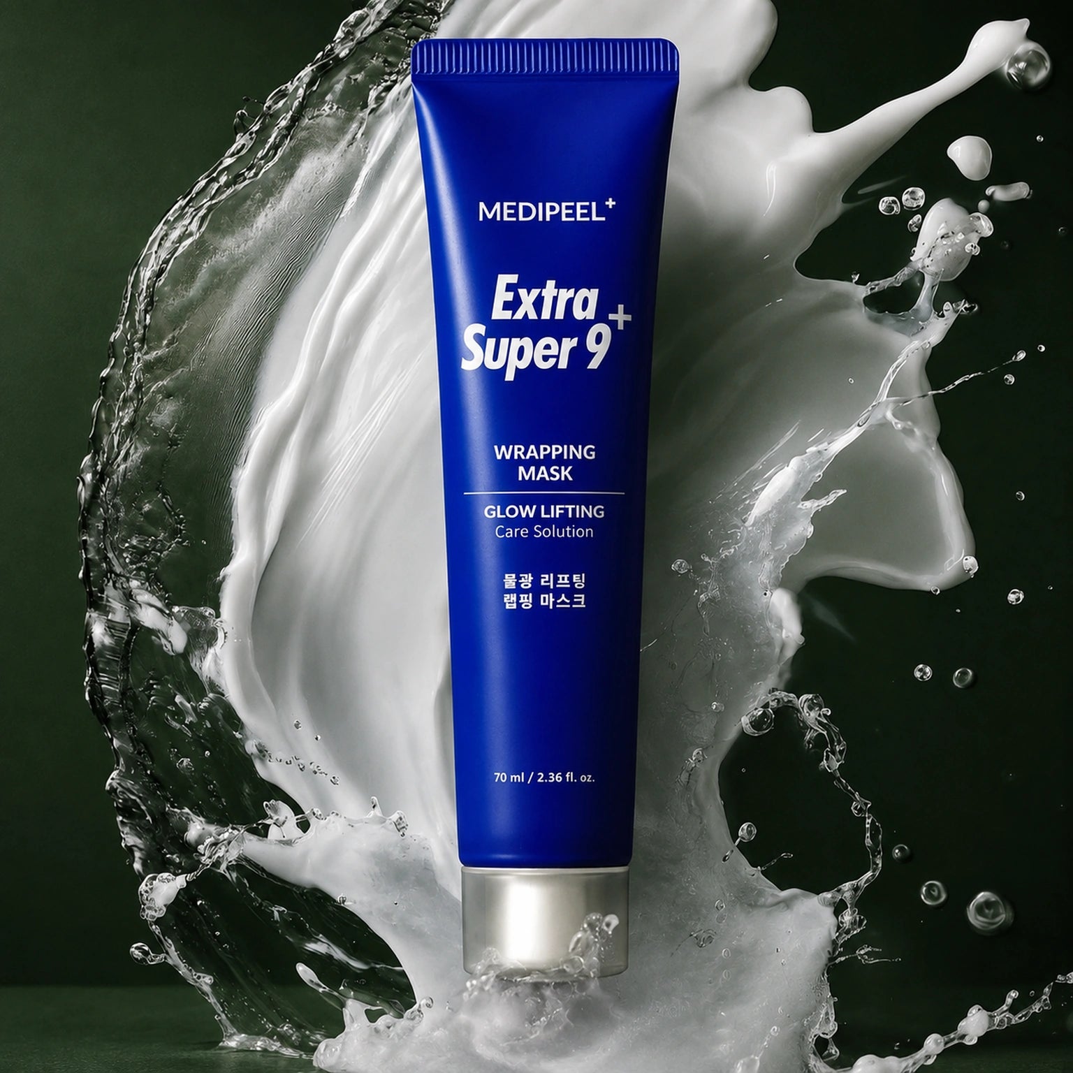 Masque Peel-Off Éclat & Fermeté Extra Super 9+ MEDIPEEL – vue 3 sur fond vert profond.