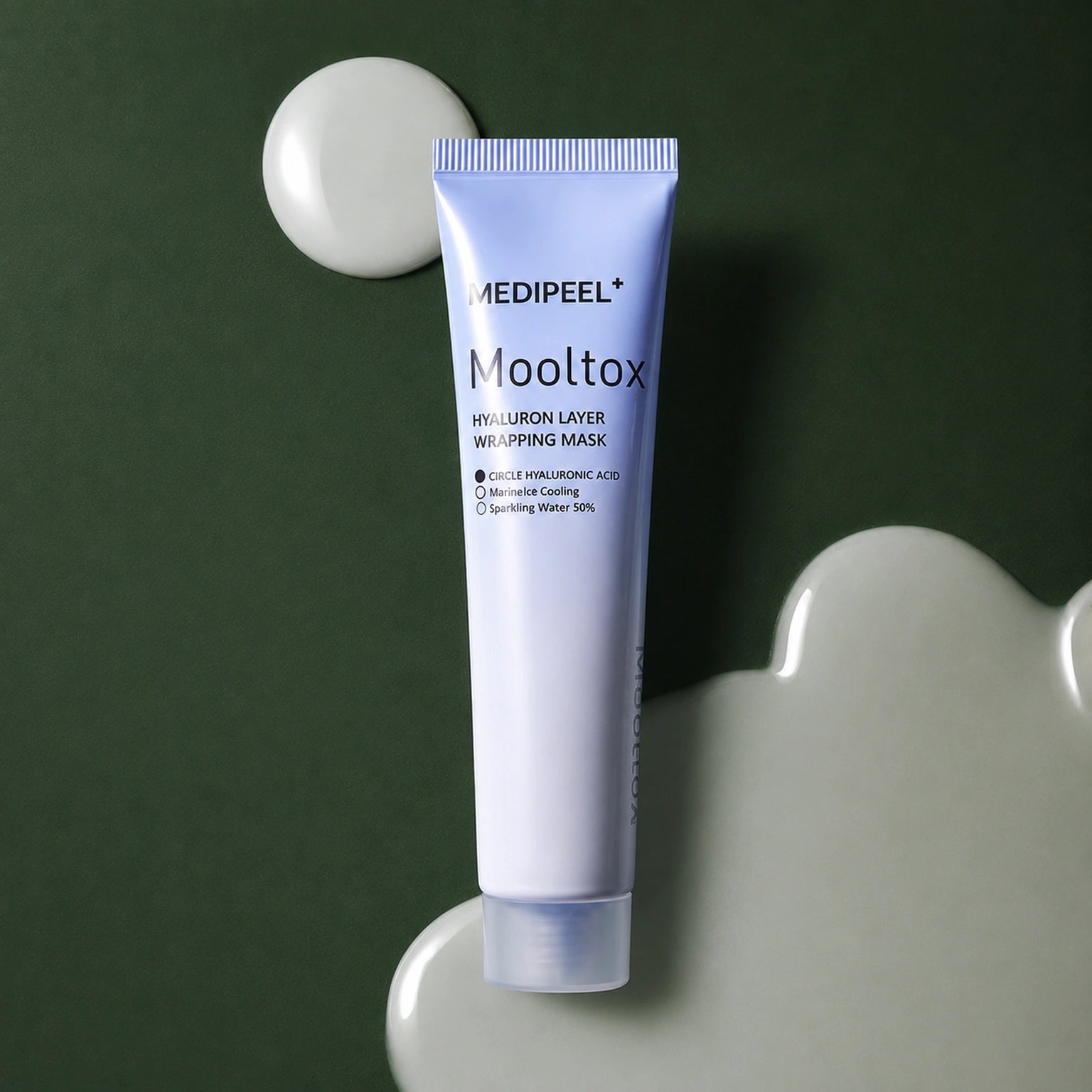 Masque Peel-Off Hydratant Hyaluronic Acid Layer Mooltox MEDIPEEL – vue principale sur fond vert profond.