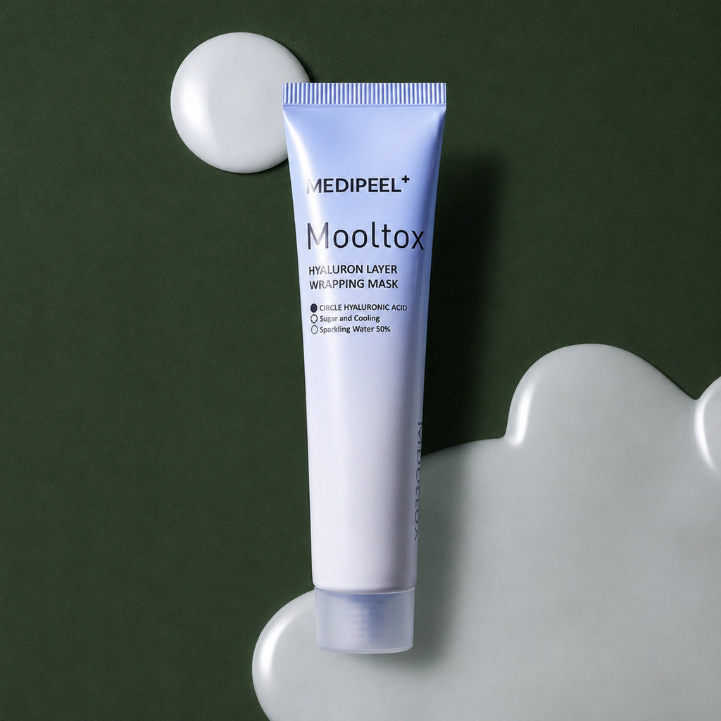 Masque Peel-Off Hydratant Hyaluronic Acid Layer Mooltox MEDIPEEL – vue 2 sur fond vert profond.