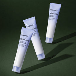 Masque Peel-Off Hydratant Hyaluronic Acid Layer Mooltox MEDIPEEL – vue 4 sur fond vert profond.