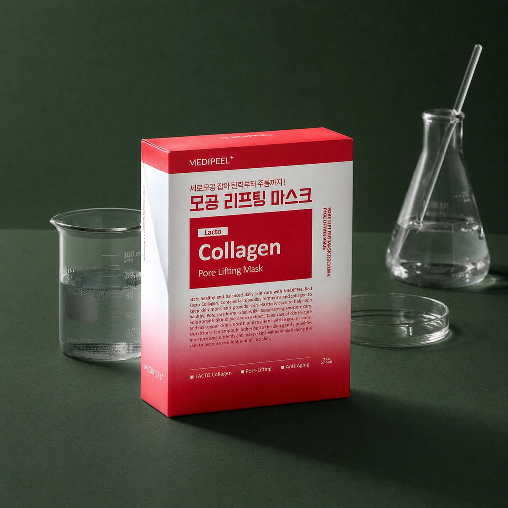 Masque Tissu Raffermissant Red Lacto Collagen MEDIPEEL – vue 2 sur fond vert profond.