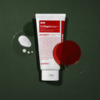 Mousse Nettoyante Red Lacto Collagen 2.0 MEDIPEEL – vue 2 sur fond vert profond.