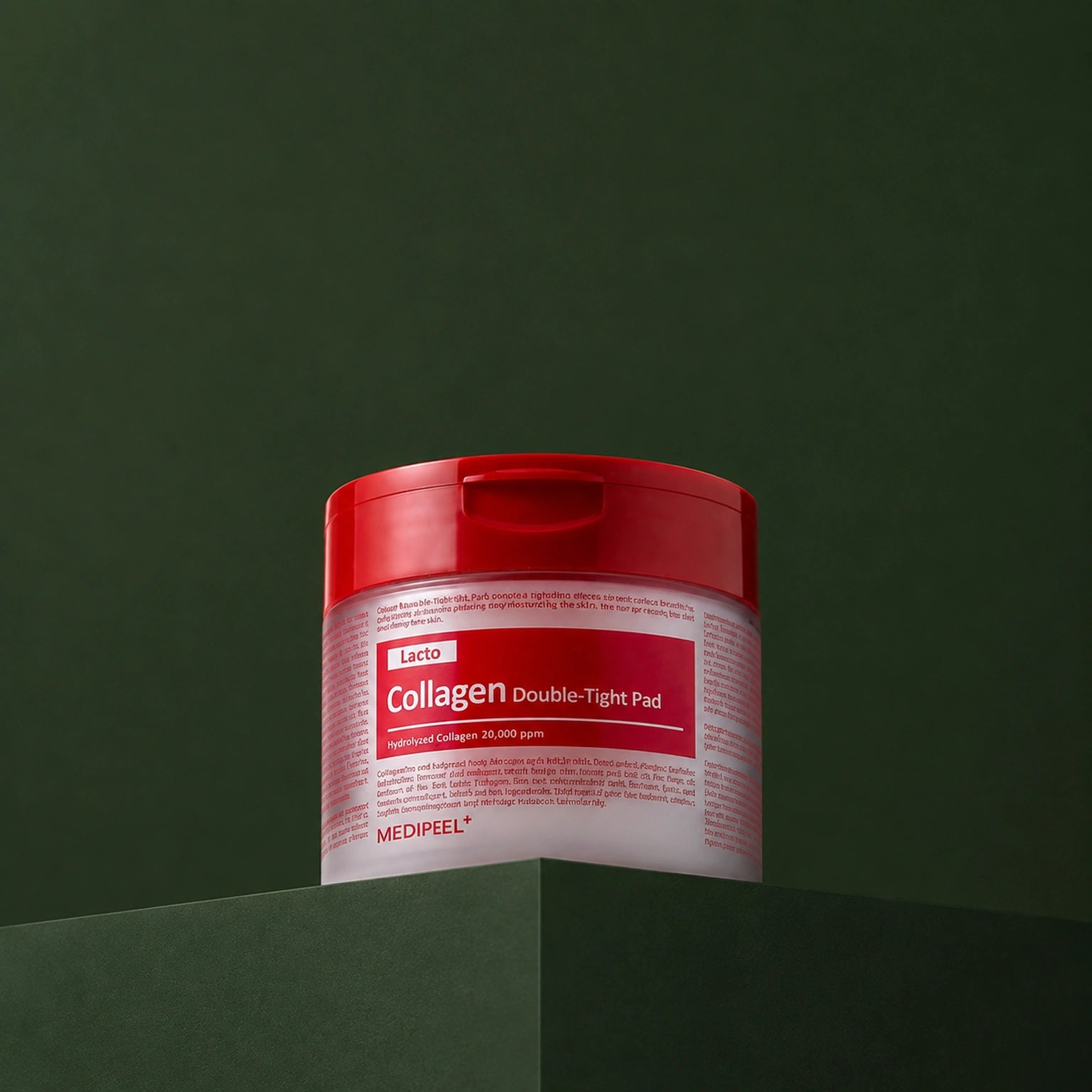 Pads Tonifiants Red Lacto Collagen Double Tight MEDIPEEL – vue 2 sur fond vert profond.
