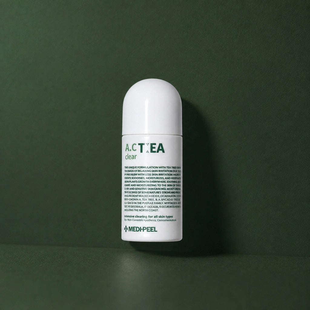 Soin Localisé Anti-Imperfections A.C Tea Clear MEDIPEEL – vue principale sur fond vert profond.