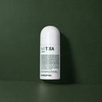 Soin Localisé Anti-Imperfections A.C Tea Clear MEDIPEEL – vue principale sur fond vert profond.