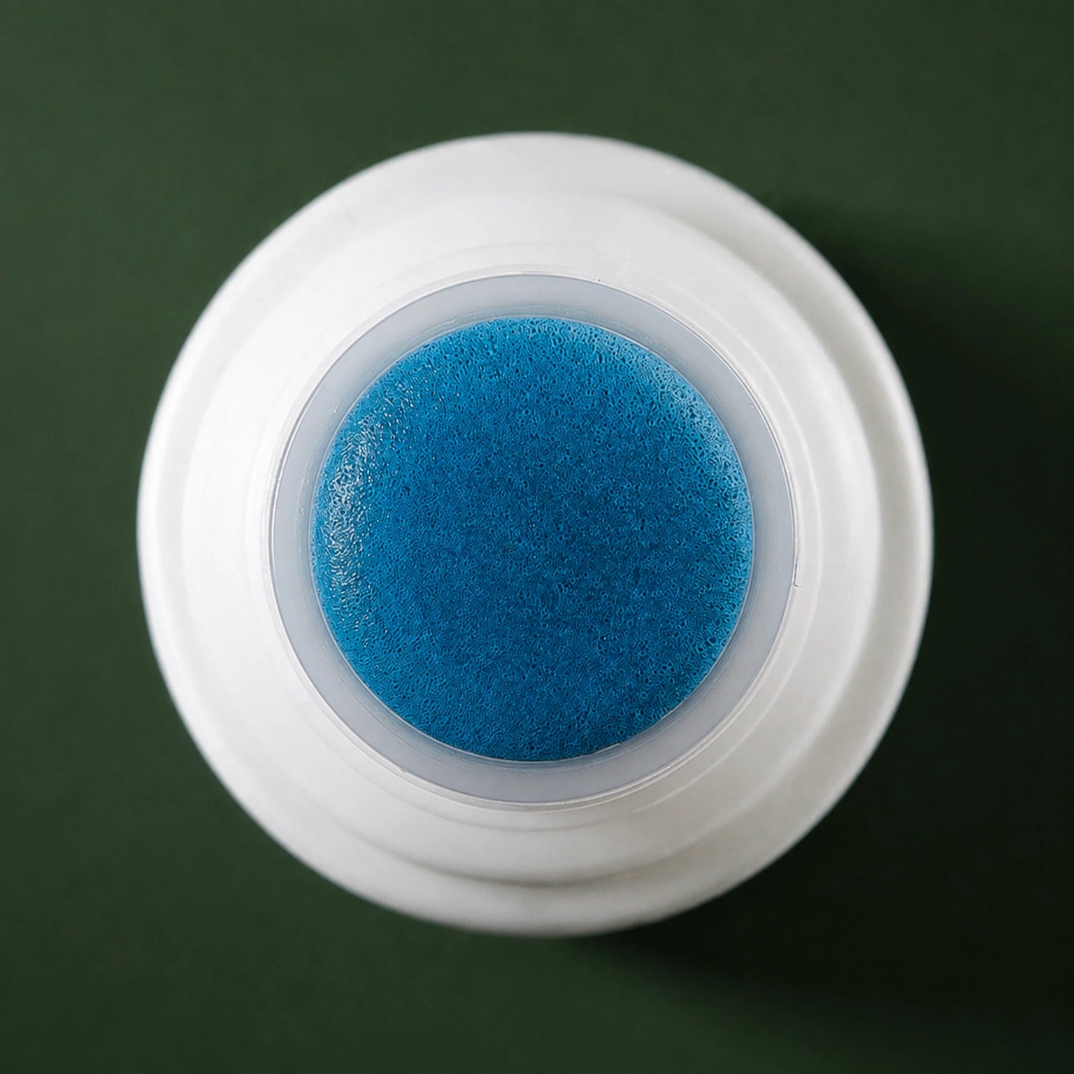 Soin Localisé Anti-Imperfections A.C Tea Clear MEDIPEEL – vue 3 sur fond vert profond.