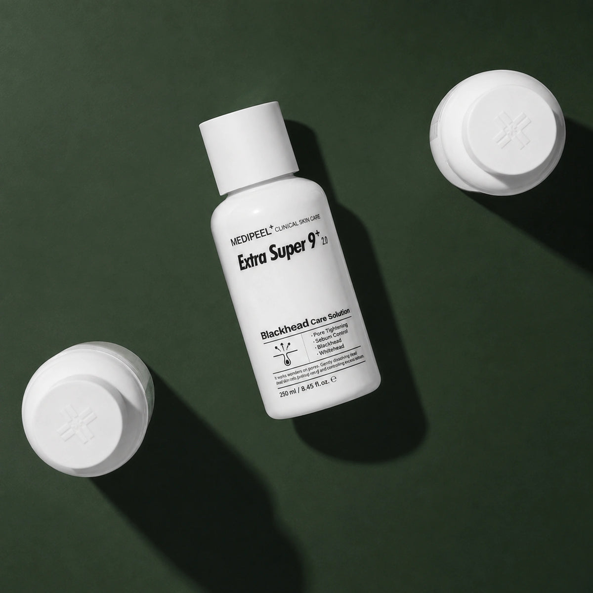 Solution Désincrustante Points Noirs Extra Super 9 Plus 2.0 MEDIPEEL – vue principale sur fond vert profond.