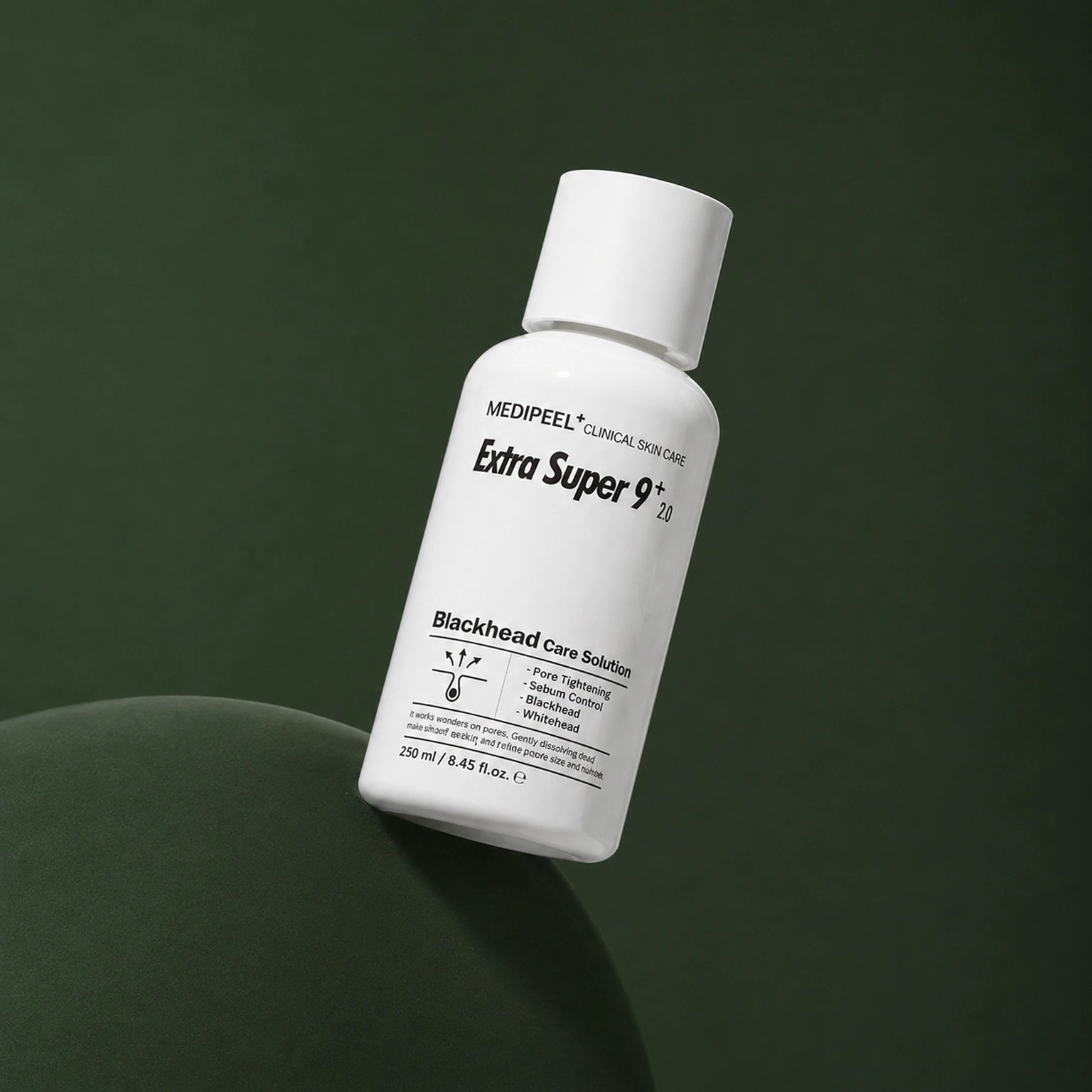 Solution Désincrustante Points Noirs Extra Super 9 Plus 2.0 MEDIPEEL – vue 3 sur fond vert profond.