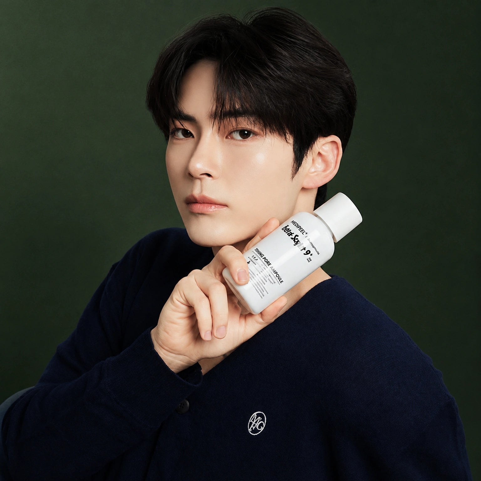 Solution Désincrustante Points Noirs Extra Super 9 Plus 2.0 MEDIPEEL – vue 4 sur fond vert profond.
