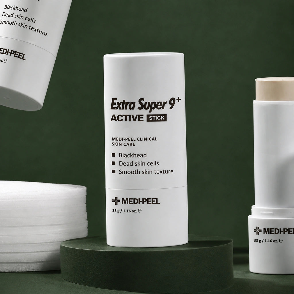 Stick Exfoliant Purifiant Extra Super 9 Plus MEDIPEEL – vue principale sur fond vert profond.