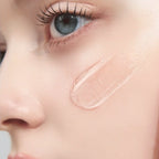 Application de la crème MEDITHERAPY Inmotox Peptide Shot sur la joue