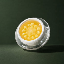 MEDITHERAPY Melajuran White Toning Cream 50ml MEDITHERAPY – vue 3 sur fond vert profond.