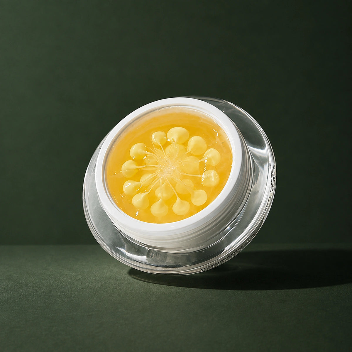 MEDITHERAPY Melajuran White Toning Cream 50ml MEDITHERAPY – vue 3 sur fond vert profond.