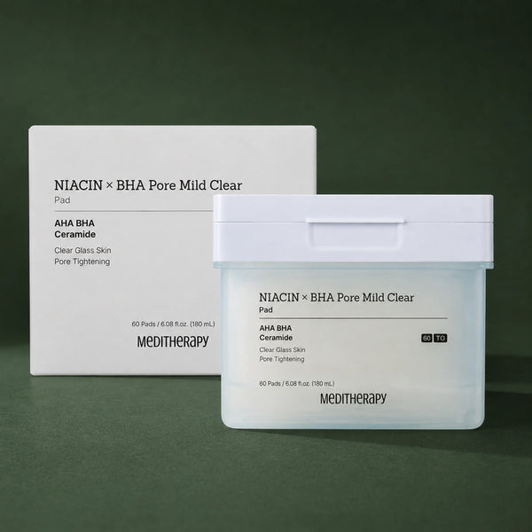 MEDITHERAPY NIACIN X BHA Pore Mild Clear Pad 180ml/60ea MEDITHERAPY – vue principale sur fond vert profond.