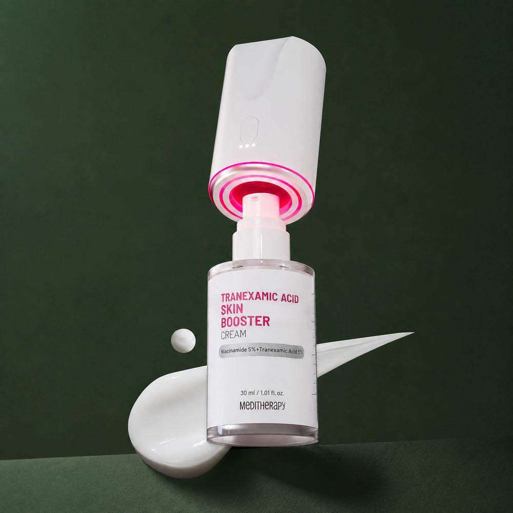 MEDITHERAPY Tranexamic Acid Skin Booster Cream 100ml + Device Set (*It can only be shipped via express service.) MEDITHERAPY – vue principale sur fond vert profond.