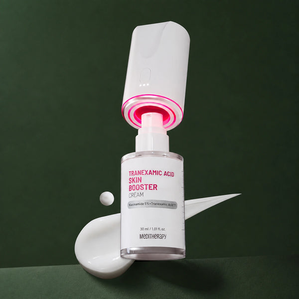 MEDITHERAPY Tranexamic Acid Skin Booster Cream 100ml + Device Set (*It can only be shipped via express service.) MEDITHERAPY – vue principale sur fond vert profond.