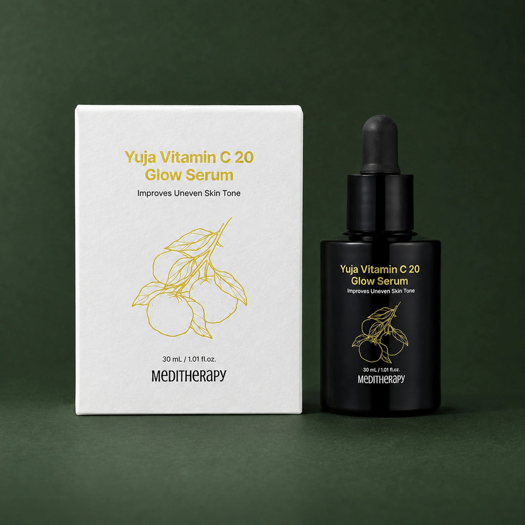 MEDITHERAPY Yuja Vitamin C 20 Glow Serum 30ml MEDITHERAPY – vue principale sur fond vert profond.