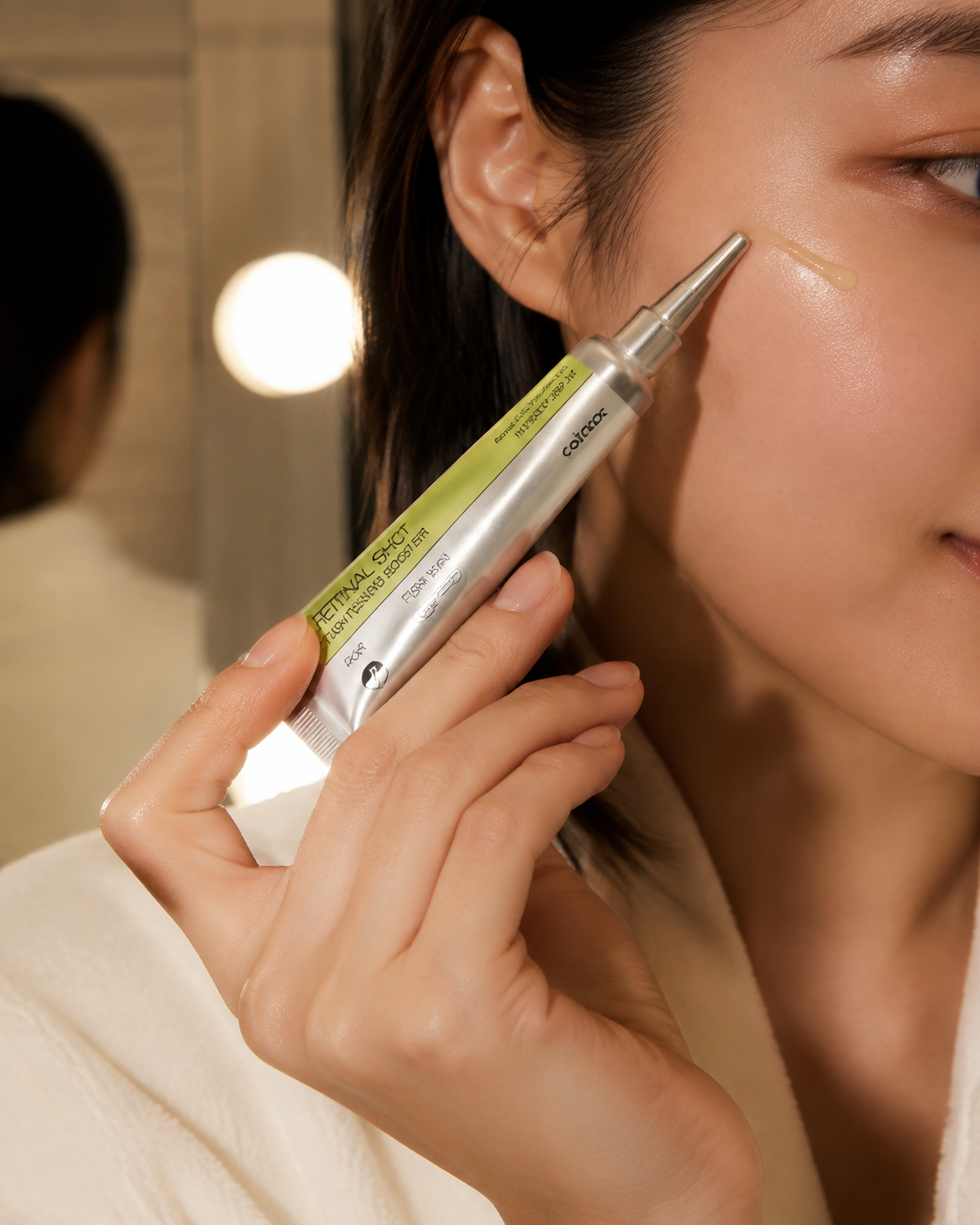 Ampoule de Nuit au Rétinal celimax — application du sérum sur le visage