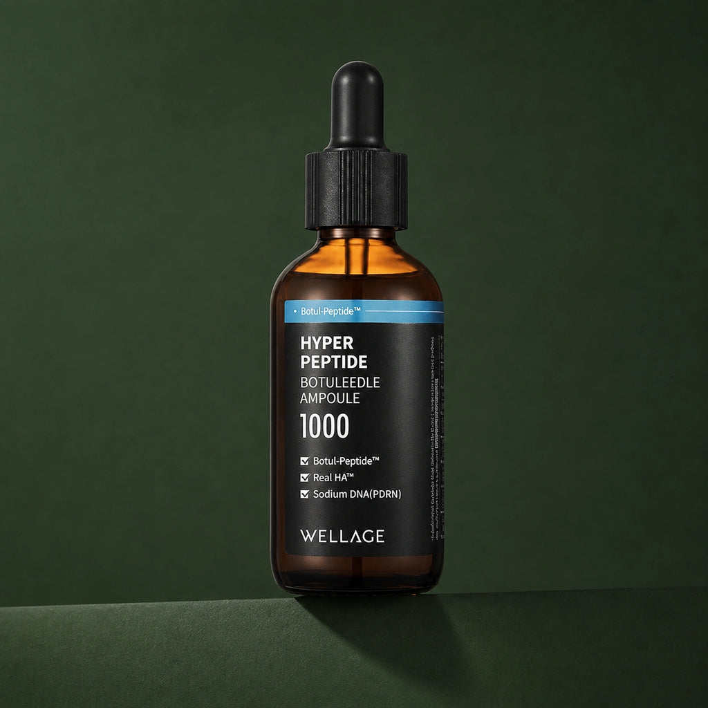 Ampoule Visage Botuleedle aux Peptides WELLAGE sur fond vert profond