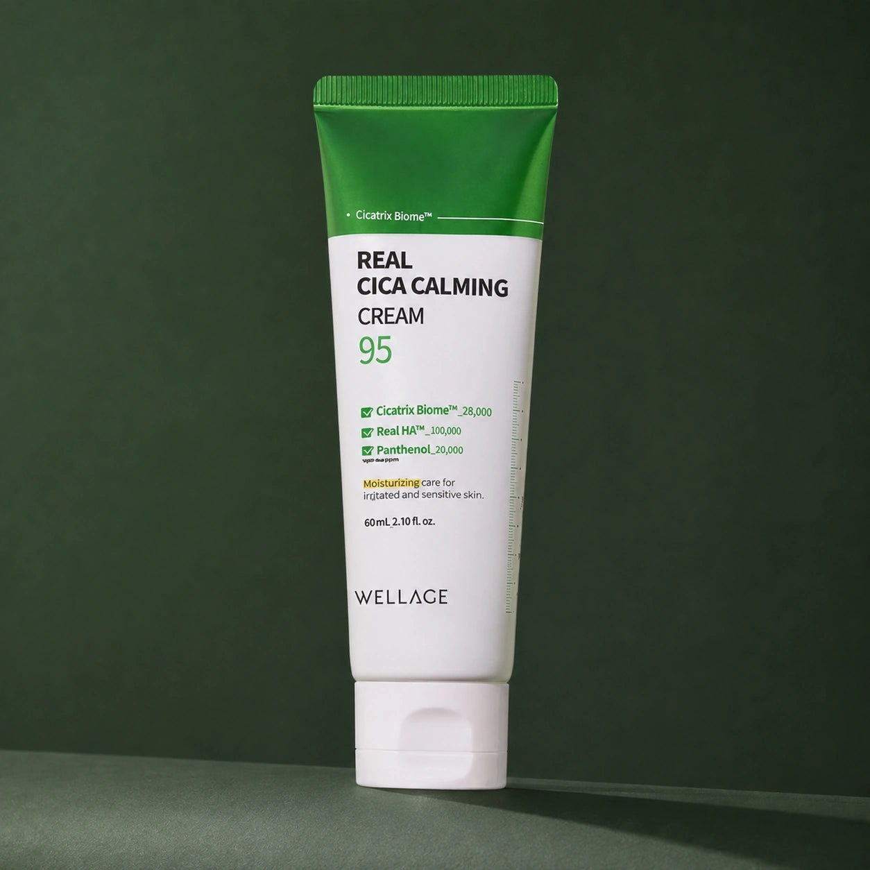 Crème Apaisante Cica 95 WELLAGE sur fond vert profond