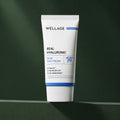 Crème Solaire Hydratante Blue SPF50+ PA++++ WELLAGE sur fond vert profond