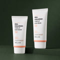 Crème Solaire Teintée Rosée SPF50+ PA++++ WELLAGE sur fond vert profond