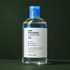Eau Nettoyante Hyaluronique WELLAGE sur fond vert profond