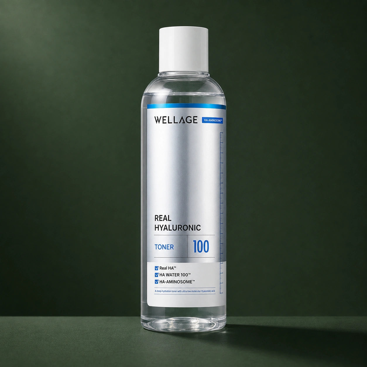 Tonique Visage Hyaluronique 100 WELLAGE sur fond vert profond
